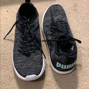 PUMA SNEAKERS HARDLY WORN